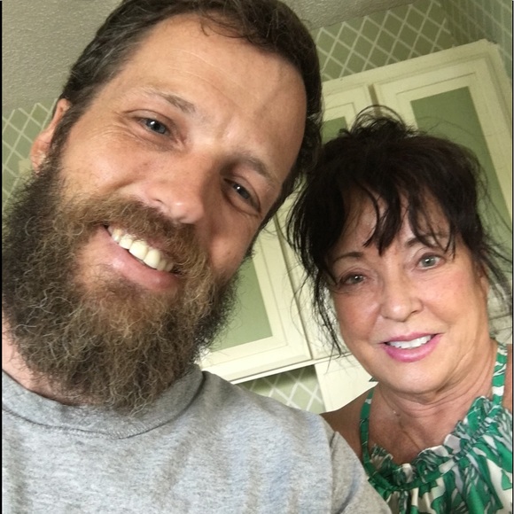 Meet your Posher, Linda - Picture 1 of 2